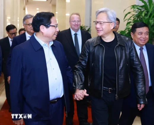 Thủ tướng Phạm Minh Ch&iacute;nh v&agrave; Chủ tịch Tập đo&agrave;n NVIDIA Jensen Huang.