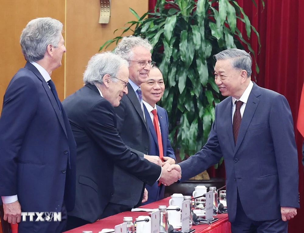 Tổng Bí thư Tô Lâm tiếp Nhóm chuyên gia, nhà khoa học dự Lễ trao giải VinFuture Tổng Bí thư Tô Lâm tiếp Nhóm chuyên gia, nhà khoa học dự Lễ trao giải VinFuture