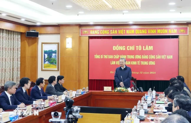 Tổng B&iacute; thư T&ocirc; L&acirc;m ph&aacute;t biểu chỉ đạo tại buổi l&agrave;m việc với Ban Kinh tế Trung ương.