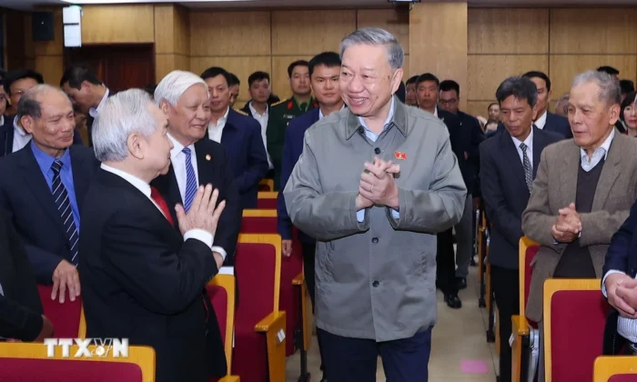 Tổng B&iacute; thư T&ocirc; L&acirc;m tiếp x&uacute;c cử tri H&agrave; Nội