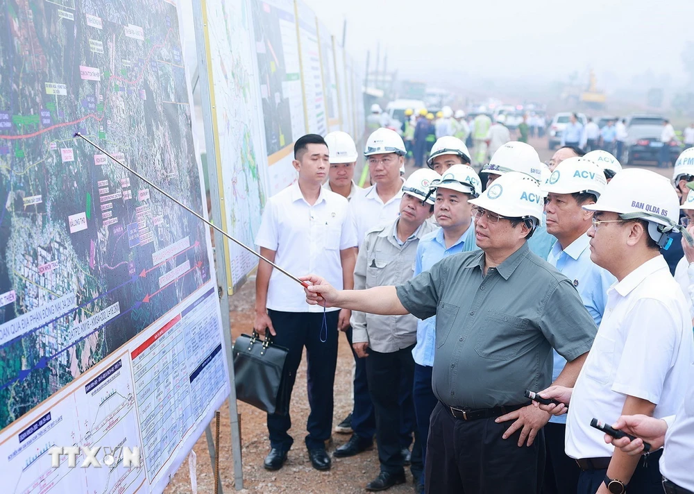 Thủ tướng kiểm tra tiến độ xây dựng sân bay Long Thành và hệ thống đường kết nối Thủ tướng kiểm tra tiến độ xây dựng sân bay Long Thành và hệ thống đường kết nối