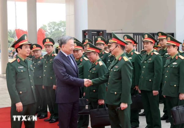 Tổng B&iacute; thư T&ocirc; L&acirc;m thăm v&agrave; l&agrave;m việc tại Bảo t&agrave;ng Lịch sử Qu&acirc;n sự Việt Nam