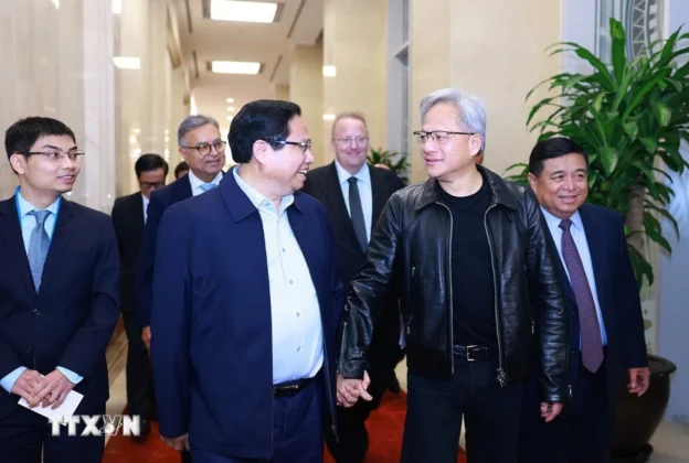 Thủ tướng Phạm Minh Ch&iacute;nh v&agrave; Chủ tịch Tập đo&agrave;n NVIDIA (Hoa Kỳ) Jensen Huang.