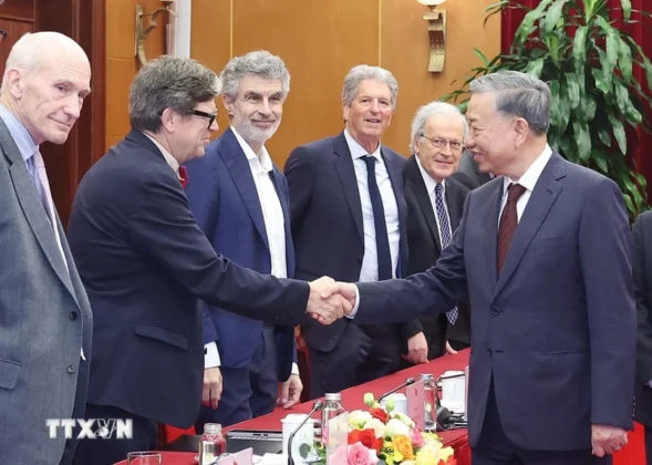 Tổng B&iacute; thư T&ocirc; L&acirc;m v&agrave; c&aacute;c đại biểu.