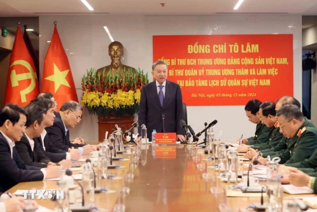 Tổng B&iacute; thư T&ocirc; L&acirc;m, B&iacute; thư Qu&acirc;n ủy Trung ương ph&aacute;t biểu tại buổi l&agrave;m việc.
