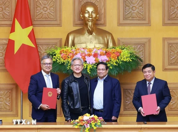 Thủ tướng Phạm Minh Ch&iacute;nh v&agrave; &ocirc;ng Jensen Huang, Chủ tịch, Tổng Gi&aacute;m đốc Tập đo&agrave;n NVIDIA (Hoa Kỳ) chứng kiến Lễ k&yacute; Thỏa thuận hợp t&aacute;c giữa Ch&iacute;nh phủ Việt Nam v&agrave; Tập đo&agrave;n NVIDIA.