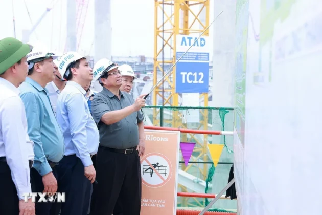 Thủ tướng Phạm Minh Ch&iacute;nh kiểm tra tiến độ thi c&ocirc;ng Dự &aacute;n Cảng h&agrave;ng kh&ocirc;ng quốc tế Long Th&agrave;nh.