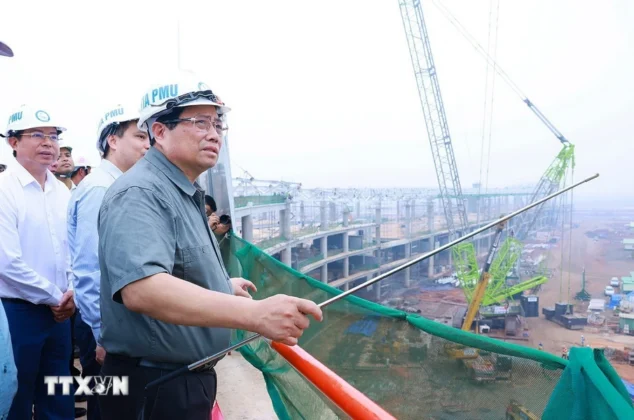 Thủ tướng Phạm Minh Ch&iacute;nh kiểm tra tiến độ thi c&ocirc;ng Dự &aacute;n Cảng h&agrave;ng kh&ocirc;ng quốc tế Long Th&agrave;nh.