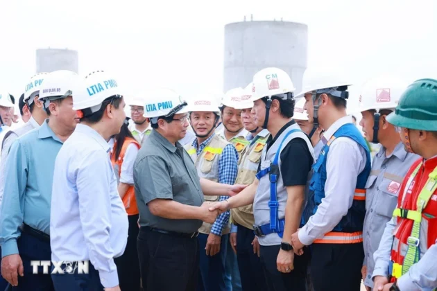 Thủ tướng Phạm Minh Ch&iacute;nh thăm, động vi&ecirc;n c&aacute;c đơn vị thi c&ocirc;ng Dự &aacute;n Cảng h&agrave;ng kh&ocirc;ng quốc tế Long Th&agrave;nh.