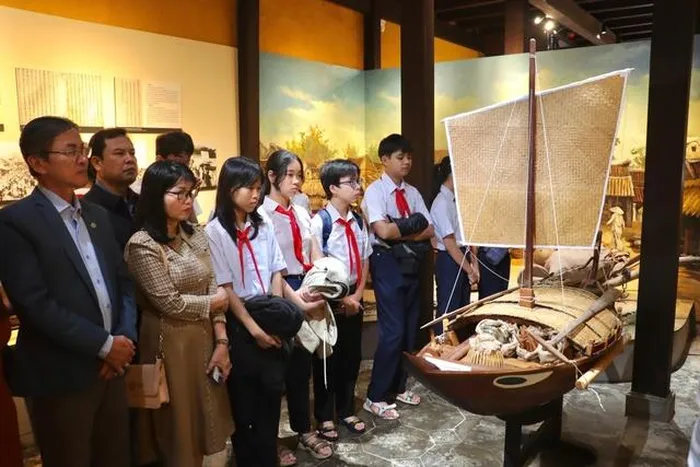 Khách tham quan Bảo tàng thổ sản Hội An, sáng 3/12.