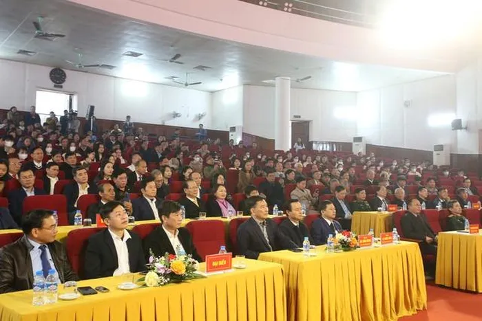 Các đại biểu tham dự lễ khai mạc triển lãm.