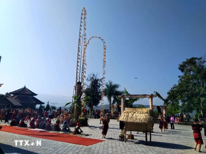 Trình diễn tái hiện lễ hội Ada Koonh của đồng bào dân tộc Pa Cô ở huyện A Lưới, tỉnh Thừa Thiên-Huế. 