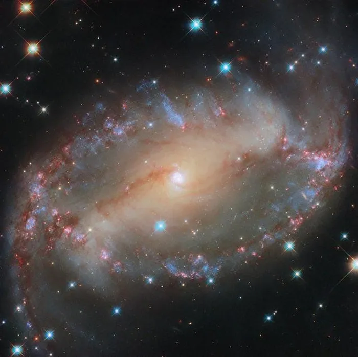 NASA/ESA theo dõi 'mắt vũ trụ' nhìn chằm chằm vào Trái Đất