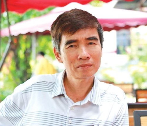 Nhà thơ Nguyễn Hữu Quý.