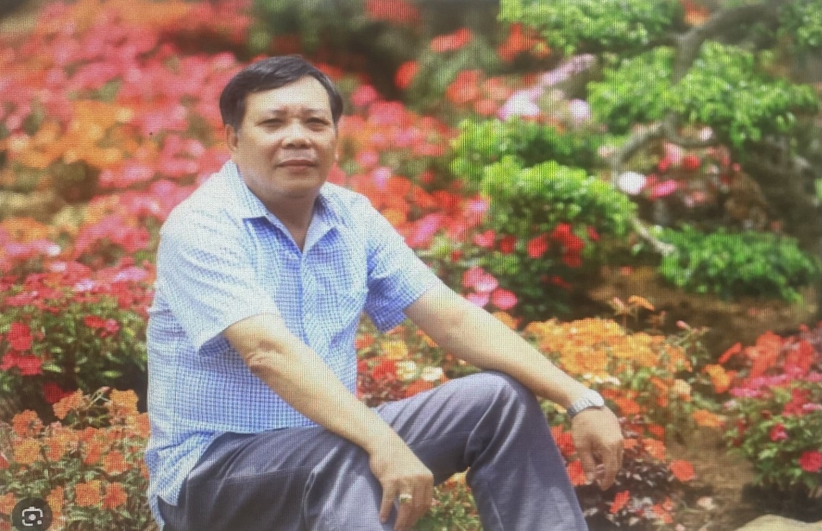 Nhà văn Hữu Nhân