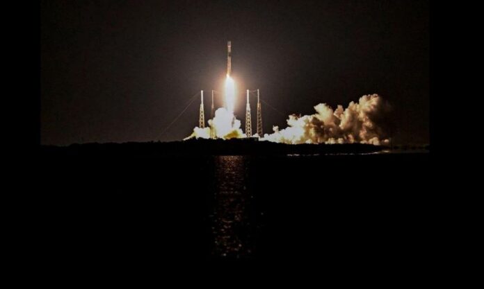 SpaceX phóng thành công 21 vệ tinh Starlink lên quỹ đạo