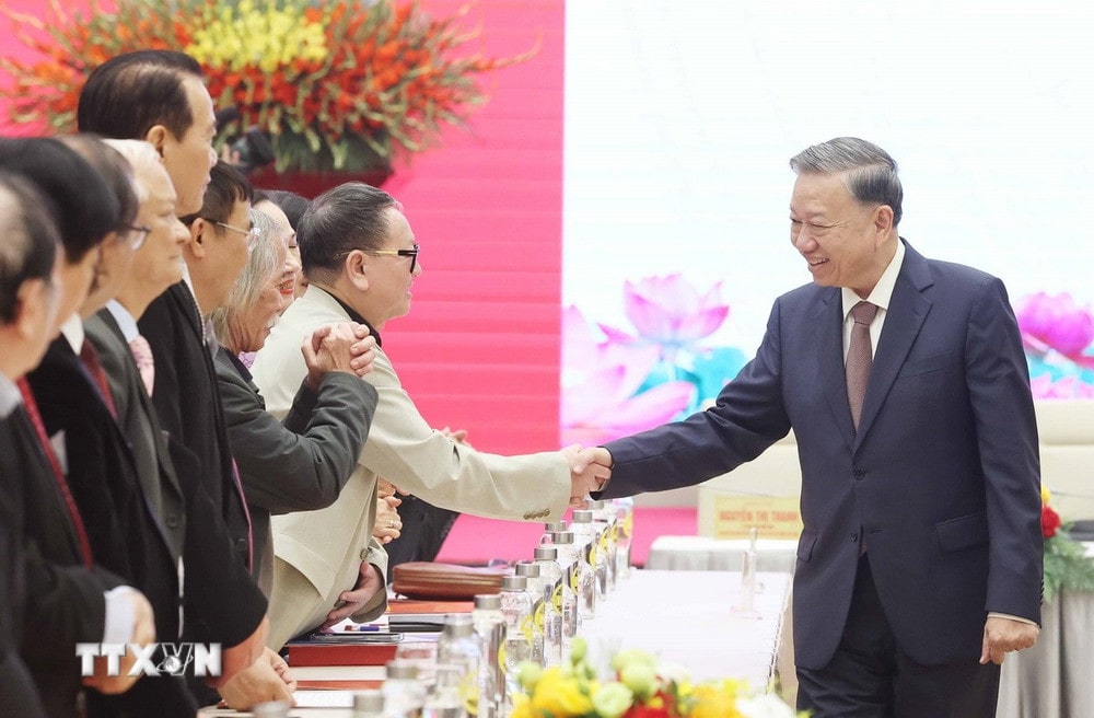 Tổng Bí thư Tô Lâm: Đội ngũ văn nghệ sỹ sẽ chiếm lĩnh những đỉnh cao mới Tổng Bí thư Tô Lâm: Đội ngũ văn nghệ sỹ sẽ chiếm lĩnh những đỉnh cao mới