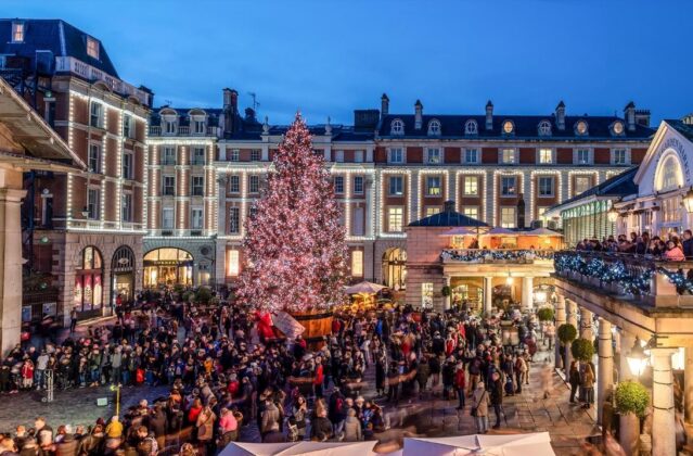 London kh&ocirc;ng &iacute;t c&acirc;y th&ocirc;ng Noel thắp s&aacute;ng thủ đ&ocirc; mỗi dịp Gi&aacute;ng sinh, nổi bật trong số đ&oacute; l&agrave; c&acirc;y th&ocirc;ng ở trung t&acirc;m Covent Garden.