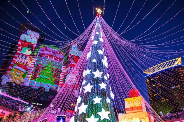 Th&agrave;nh phố T&acirc;n Bắc ở Đ&agrave;i Loan, Trung Quốc, tổ chức sự kiện Christmasland h&agrave;ng năm với những t&aacute;c phẩm nghệ thuật &aacute;nh s&aacute;ng độc đ&aacute;o v&agrave; hiệu ứng rực rỡ.