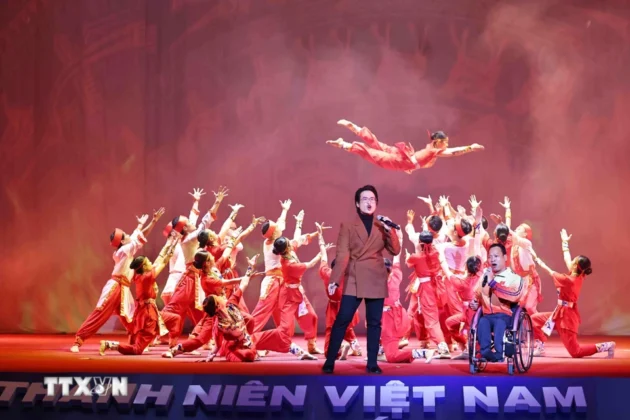 Tiết mục văn nghệ đặc sắc ch&agrave;o mừng đại hội. (Ảnh: Minh Đức/TTXVN)