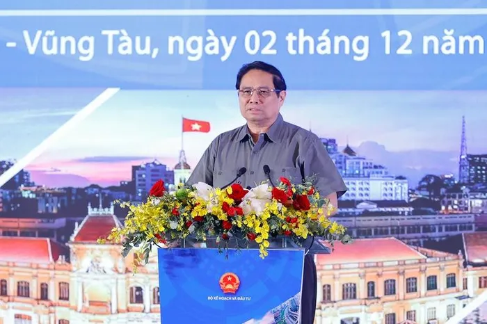 Thủ tướng Phạm Minh Chính đề nghị vùng Đông Nam Bộ phấn đấu tăng trưởng 2 con số trong năm 2025 và thời gian tới để cùng cả nước bước vào kỷ nguyên mới - kỷ nguyên vươn mình của dân tộc - Ảnh: VGP/Nhật Bắc
