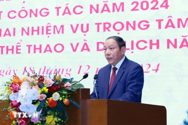 Bộ trưởng Bộ Văn h&oacute;a, Thể thao v&agrave; Du lịch Nguyễn Văn H&ugrave;ng b&aacute;o c&aacute;o tổng kết c&ocirc;ng t&aacute;c năm 2024 v&agrave; triển khai nhiệm vụ trọng t&acirc;m năm 2025.