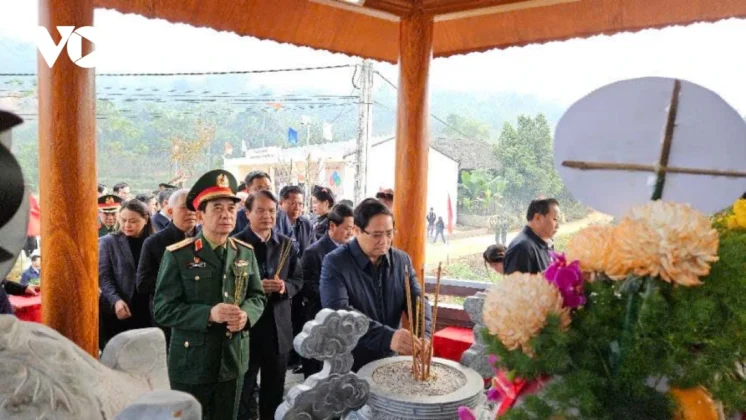 Việc ho&agrave;n th&agrave;nh, b&agrave;n giao nh&agrave; cho b&agrave; con nh&acirc;n d&acirc;n th&ocirc;n L&agrave;ng Nủ v&agrave; th&ocirc;n Nậm T&ocirc;ng v&agrave;o đ&uacute;ng ng&agrave;y kỷ niệm 80 năm th&agrave;nh lập Qu&acirc;n đội nh&acirc;n d&acirc;n Việt Nam