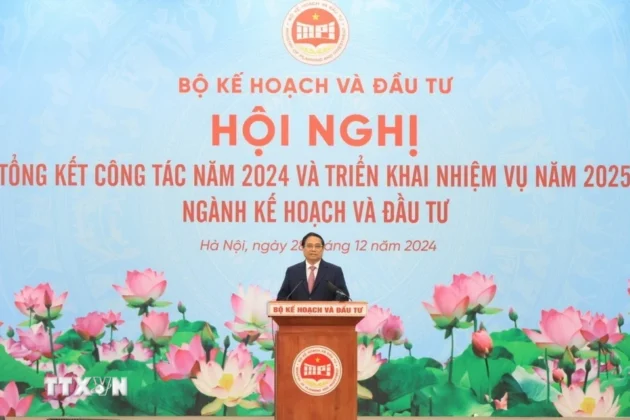 Thủ tướng Phạm Minh Chính ph&aacute;t biểu chỉ đạo hội nghị