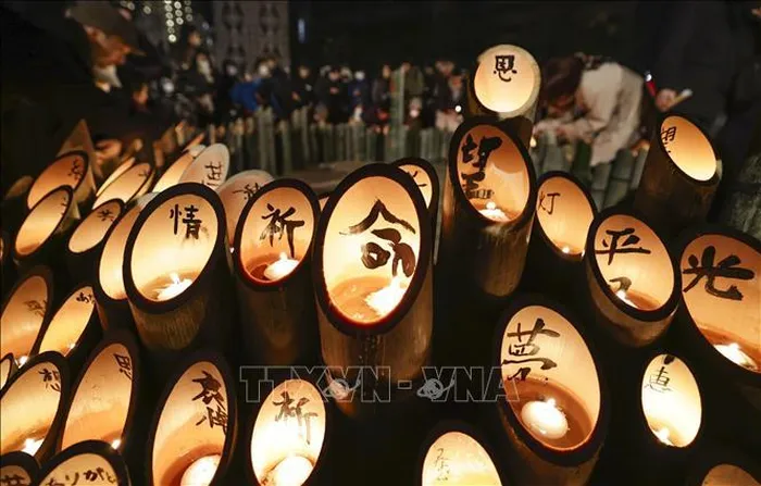 Lễ tưởng niệm 30 năm xảy ra động đất tại thành phố Kobe, Nhật Bản ngày 17/1/2025. Ảnh: Kyodo/TTXVN