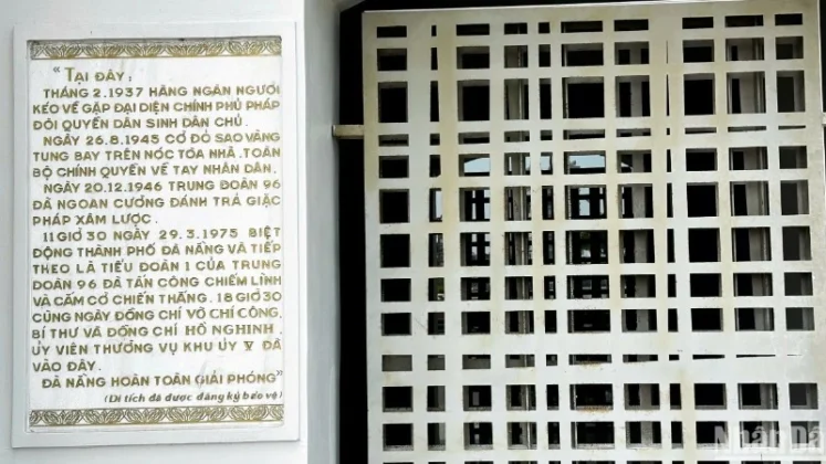 Bảo t&agrave;ng Đ&agrave; Nẵng hiện nay được n&acirc;ng cấp, x&acirc;y dựng từ T&ograve;a thị ch&iacute;nh Đ&agrave; Nẵng với Bảng dấu t&iacute;ch ghi lại thời khắc lịch sử của Đ&agrave; Nẵng, đ&acirc;y l&agrave; Di t&iacute;ch đ&atilde; được đăng k&yacute; bảo vệ. (Ảnh: ANH Đ&Agrave;O)