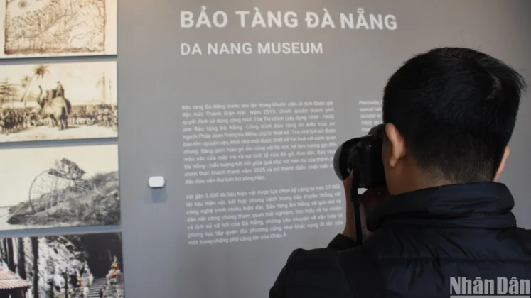 Du kh&aacute;ch c&oacute; thể lần theo chỉ dấu trong từng kh&ocirc;ng gian trưng b&agrave;y tại Bảo t&agrave;ng Đ&agrave; Nẵng để c&oacute; một c&aacute;ch tiếp cận lịch sử bằng h&igrave;nh ảnh trọn vẹn nhất. (Ảnh: ANH Đ&Agrave;O)