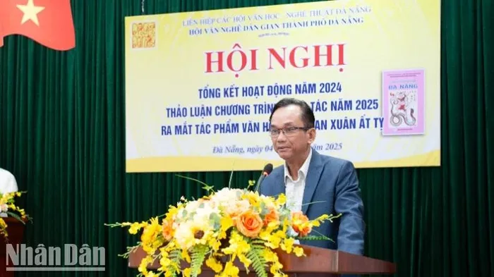 Hội Văn nghệ dân gian Đà Nẵng ra mắt ấn phẩm 'Văn hóa dân gian Xuân Ất Tỵ 2025'