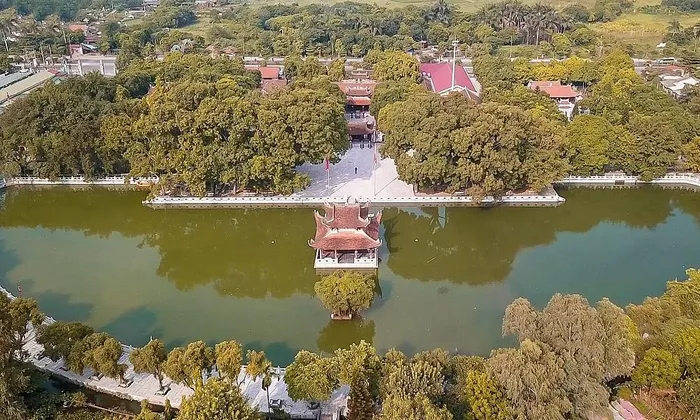 Di tích lịch sử Đền Đô nhìn từ trên cao - chứng tích lịch sử hào hùng, nơi lưu dấu hồn thiêng sông núi của vương triều Lý - linh hồn của Kinh Bắc.