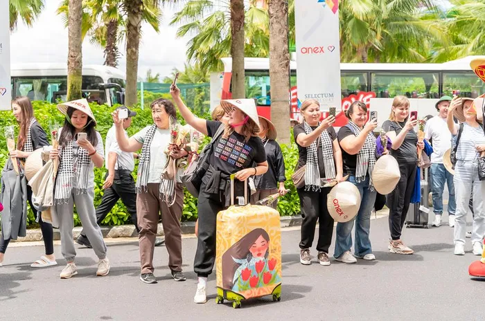Đà Nẵng, Quảng Nam và Khánh Hòa tiếp tục là những địa phương dẫn đầu trong vùng về lượng khách quốc tế đến.