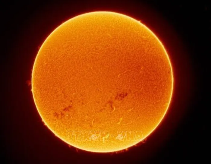 Các nhà khoa học Nga phát hiện đám mây plasma bí ẩn trên Mặt Trời