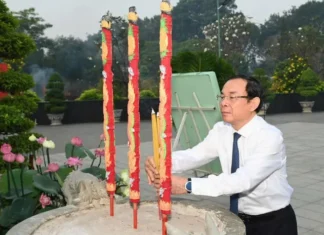 TP Hồ Chí Minh: Dâng bánh Tét lên Quốc tổ Hùng Vương và Đức Lễ Thành Hầu Nguyễn Hữu Cảnh