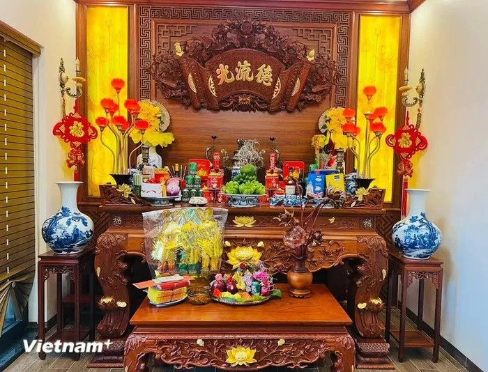 Lễ cúng tiễn ông Công ông Táo ngày 23 tháng Chạp. 