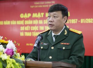 Chùm thơ “Chân dung 30” của Phùng Văn Khai Chùm thơ "Chân dung 30" của Phùng Văn Khai