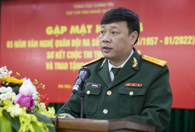 Ch&ugrave;m thơ "Ch&acirc;n dung 30" của Ph&ugrave;ng Văn Khai