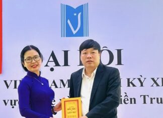 Nhà văn Phùng Văn Khai: Cuộc chơi và những thử thách – Tác giả: Yên Lan Nhà văn Phùng Văn Khai: Cuộc chơi và những thử thách - Tác giả: Yên Lan