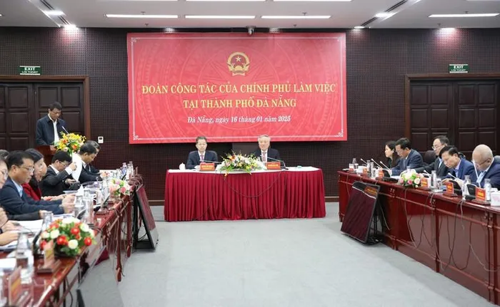 Phó Thủ tướng đánh giá cao sự nỗ lực, quyết tâm, quyết liệt của Đà Nẵng trong thực hiện các mục tiêu phát triển kinh tế-xã hội năm 2024 với những kết quả đạt được là toàn diện về kinh tế, xã hội, y tế, văn hóa, giáo dục, bảo đảm quốc phòng, an ninh…