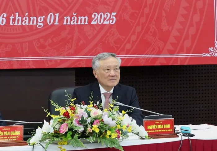 Phó Thủ tướng cũng cho ý kiến cụ thể về định hướng, phương hướng, giải pháp tháo gỡ khó khăn, vướng mắc liên quan đến một số dự án cụ thể của Đà Nẵng theo Kết luận số 77-KL/TW của Bộ Chính trị và Nghị quyết số 170/2024/QH15 ngày 30/11/2024 của Quốc hội 