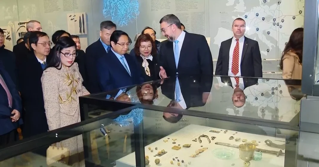 Video: Thủ tướng Phạm Minh Chính thăm Bảo tàng Quốc gia Prague