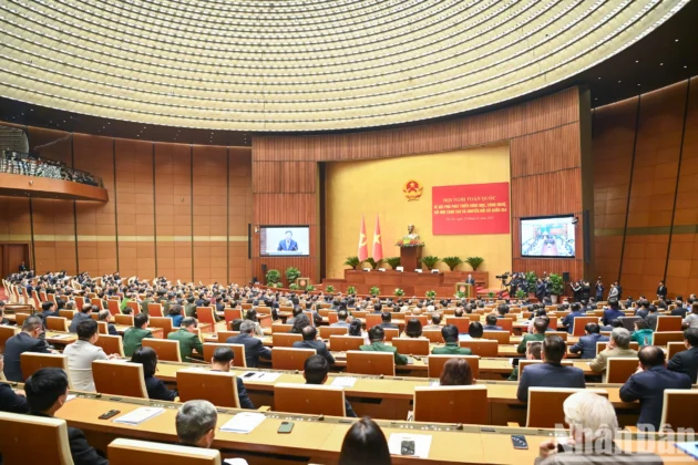 Quang cảnh hội nghị tại hội trường Di&ecirc;n Hồng.