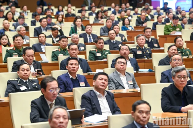 C&aacute;c đồng ch&iacute; l&atilde;nh đạo Đảng, Nh&agrave; nước v&agrave; c&aacute;c đại biểu dự hội nghị.