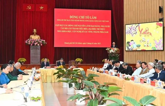 Bí thư Thành ủy TPHCM Nguyễn Văn Nên phát biểu tại buổi gặp mặt.