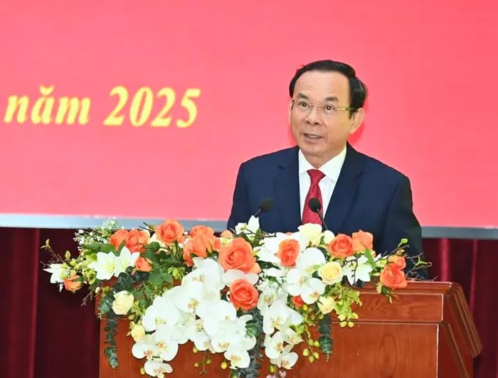 Bí thư Thành ủy TPHCM Nguyễn Văn Nên phát biểu tại buổi gặp mặt.