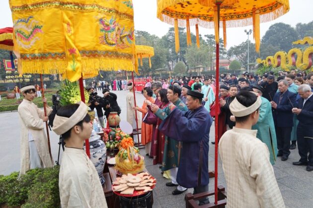Lễ &ldquo;Tống cựu nghinh t&acirc;n&rdquo; l&agrave; một n&eacute;t đẹp văn h&oacute;a truyền thống độc đ&aacute;o của người Việt, khởi đầu cho Tết nguy&ecirc;n đ&aacute;n v&agrave; m&ugrave;a lễ hội của Việt Nam