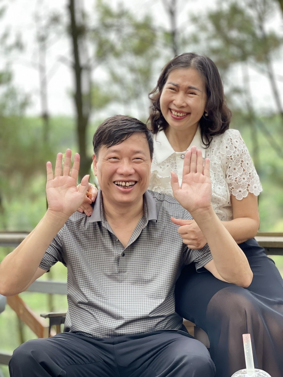 Vợ chồng nhà văn Phùng Văn Khai