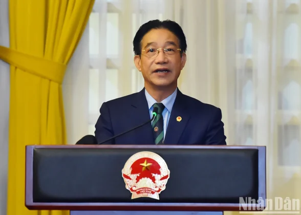 Ph&oacute; Chủ nhiệm Văn ph&ograve;ng Chủ tịch nước Phạm Thanh H&agrave; c&ocirc;ng bố Quyết định của Chủ tịch nước về việc phong h&agrave;m Đại sứ nước Cộng h&ograve;a x&atilde; hội chủ nghĩa Việt Nam.